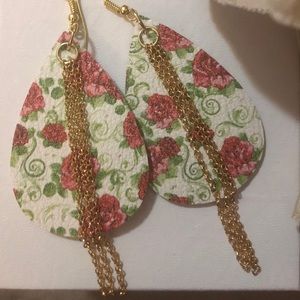 Floral Faux Leather Teardrop and Chains‎ Earrings